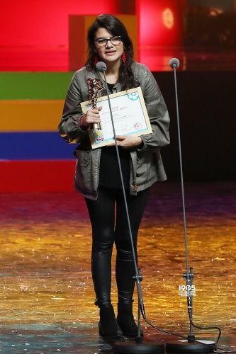 谢飞(左),王好为(右)颁发"最佳导演"