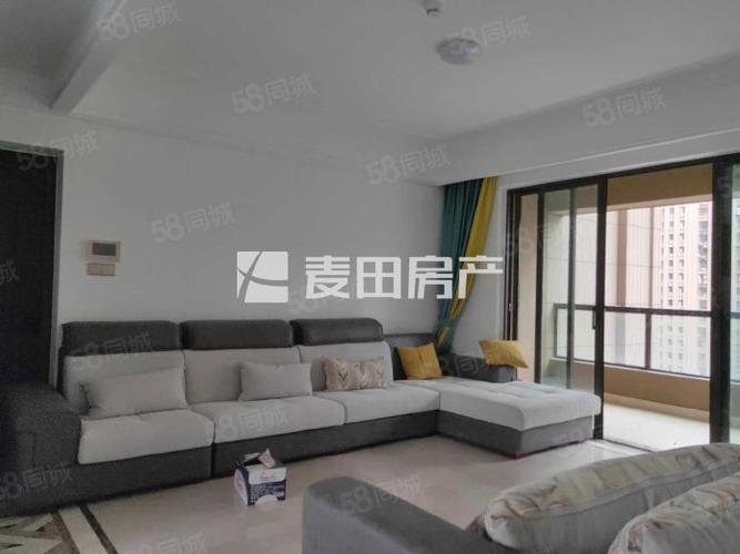 新出保利香槟国际4室2厅2卫5800元月配套齐全