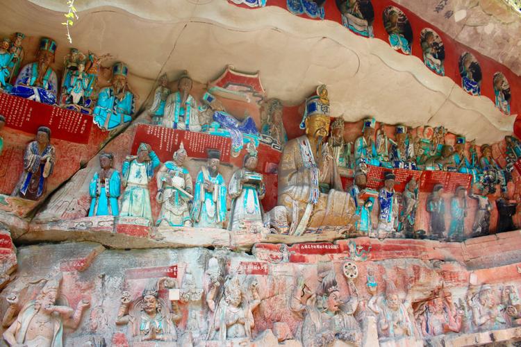 大地:致敬三十岁环中国行之大足石刻