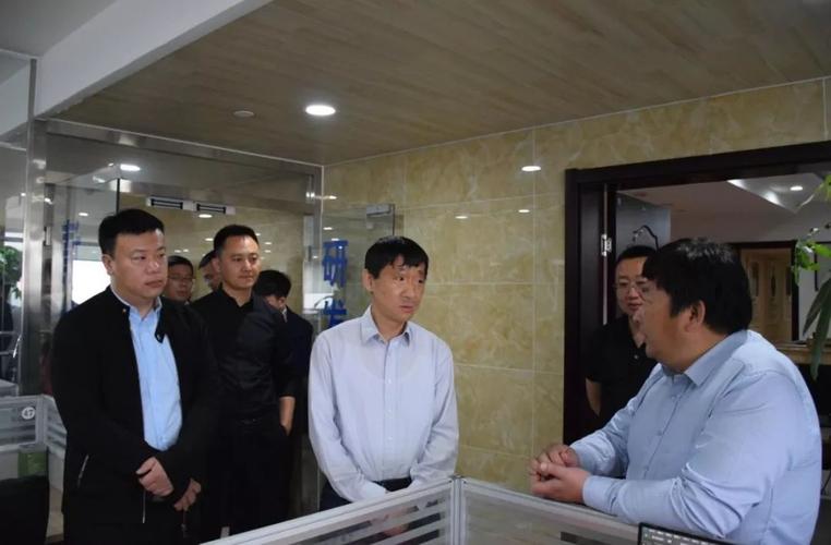 区委书记孙辉福对电商及招商工作开展调研