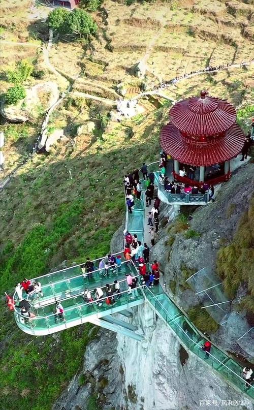 登上流石山玻璃栈道,令人惊心动魄的栈道,眺望壮观的