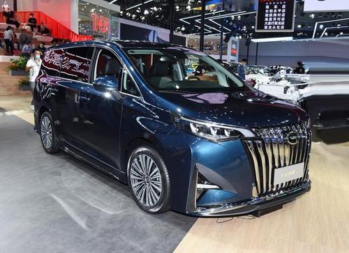 传祺m6大师版首发,外观十分霸气,2 2 3座椅布局