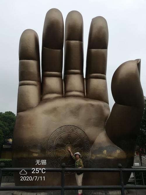佛掌印相为"施无畏印":驱除痛苦,无畏无惧