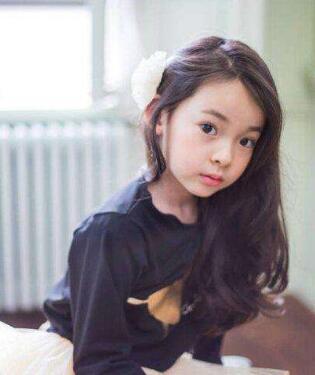 女童卷发发型图片 示范小女孩如何扎卷发好看