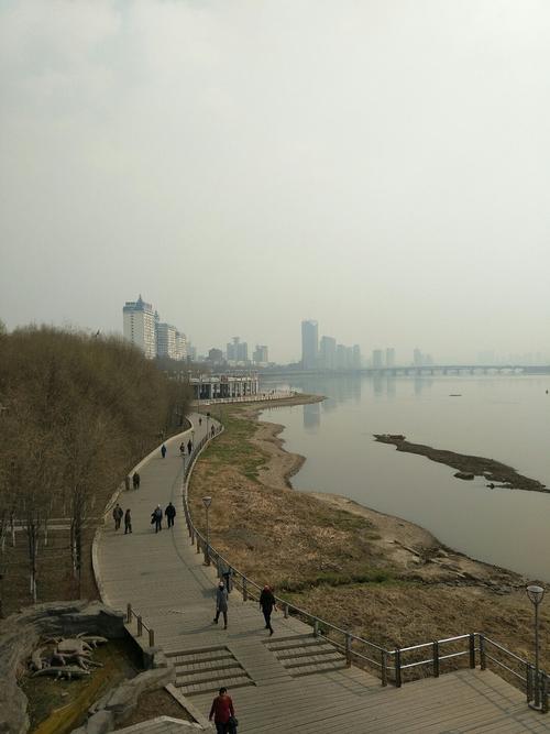 吉林省吉林市船营区松江中路靠近松江中路改造工程纪念碑