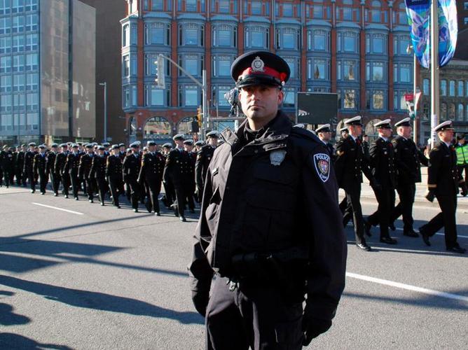 加拿大西抵太平洋,东迄大西洋,北至北冰洋,东北部和丹麦领地格陵兰岛