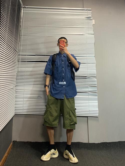 男生夏季帅气穿搭 牛仔衬衫老爹鞋搭配_穿搭_牛仔衬衫