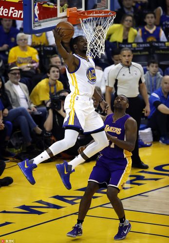 杜兰特翻身扣篮