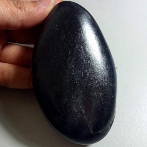 210g新疆和田原石把件籽玉 墨玉 白底 黑如墨 顺手把件作料籽料