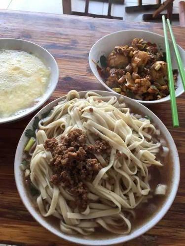  p>邹城风味的"川味面条" 山东邹城的名吃之一,深受邹城及邹城周边