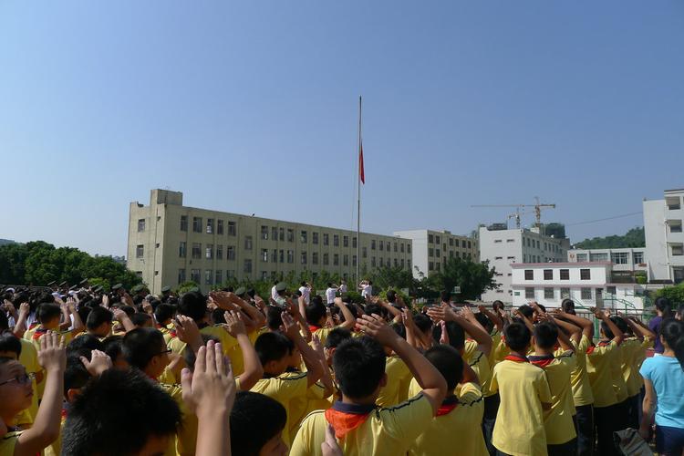 福清融城中学建队日活动报道