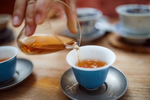 每天渴了只喝茶叶水,长期下来会发生怎样的变化?