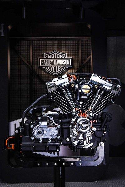 搭载哈雷戴维森第9款big twin发动机 -- milwaukee-eight64,以及