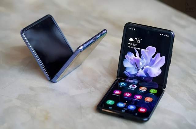 oppo折叠屏手机曝光:蛤壳式设计,无折痕|oppo|智能手机|三星galaxy