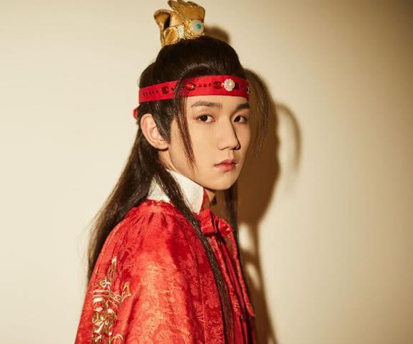 戴抹额的古装男子,蓝忘机ok,贾宝玉ok,看到他被惊艳到