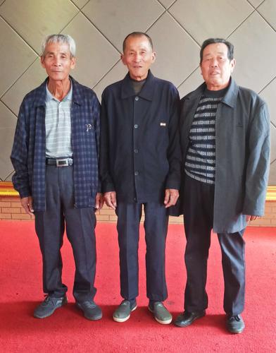 从左到右:谭万荣,王成明,陈金波.