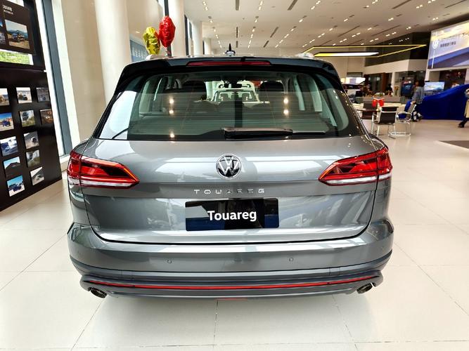 原汁原味进口车实拍大众途锐最低配配置还有小惊喜