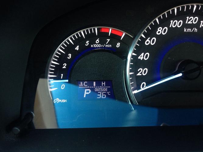 凯美瑞冷却液问题,刚刚洗车,师傅说什么冷却液不够,求