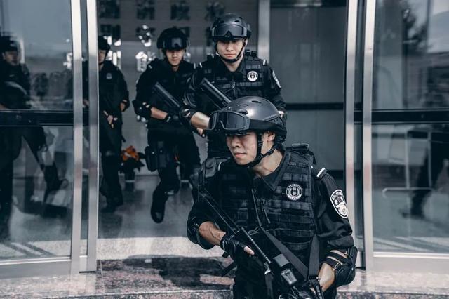 特警专属海报