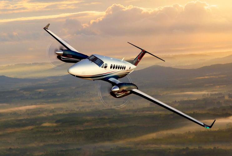 美国的这位女演员选择螺旋桨私人飞机,主要考虑有两个