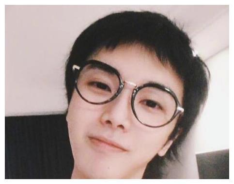 华晨宇游戏输了被惩罚泼水露出素颜后网友是30岁的脸