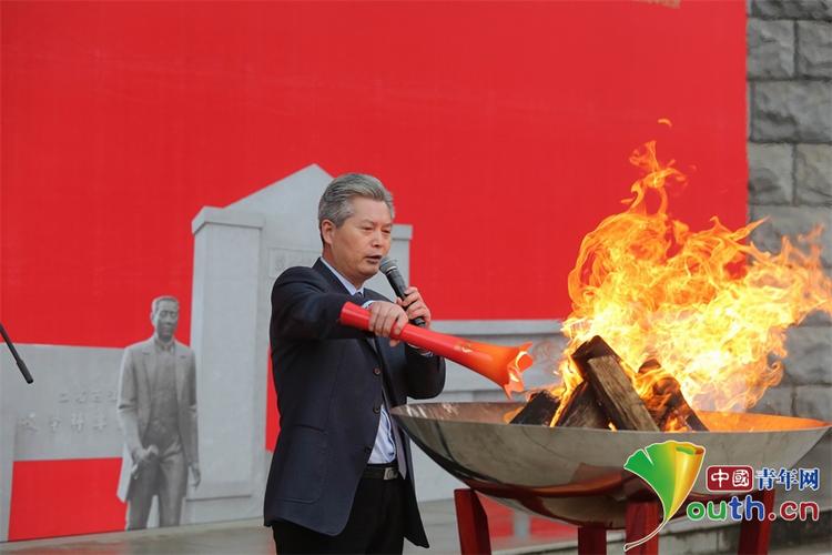 景德镇陶瓷大学传递窑火迎110周年校庆