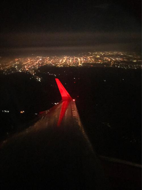 第一次坐晚上的飞机,夜景好美