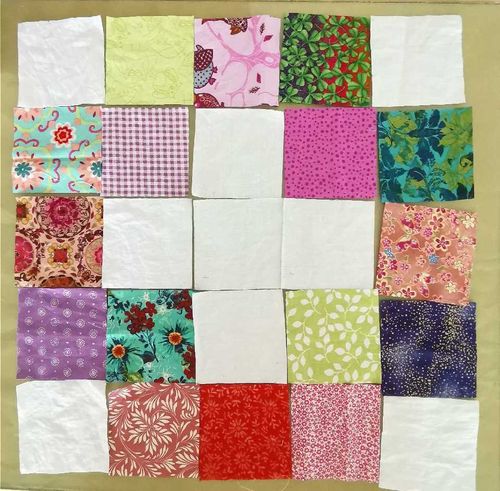 5,制作一个正方形的模板.内框是实际尺寸,外框是另加的缝份.按1.5:3.