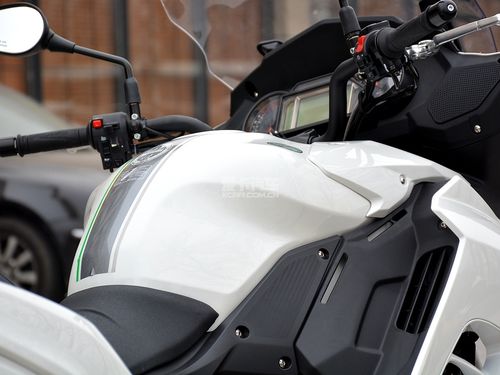 钱江贝纳利街跑车2017款黄龙600至尊巡航版