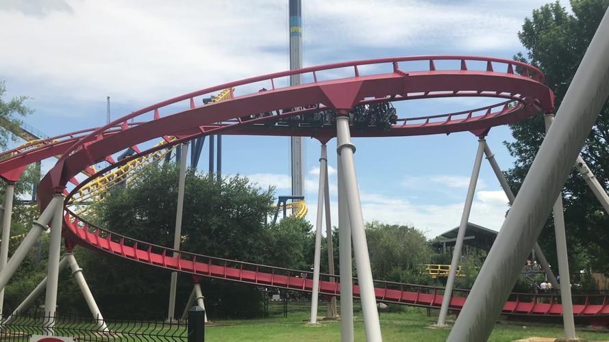 游乐场过山车玩耍公园刺激