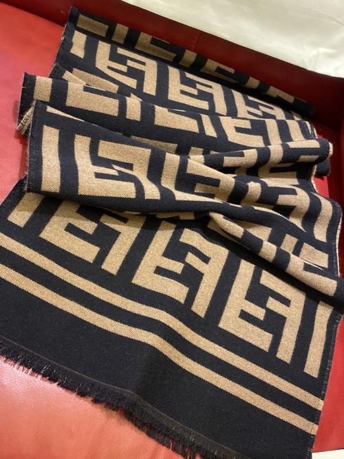 fendi 围巾_芬迪怎么样_roma_围巾_时尚_配饰