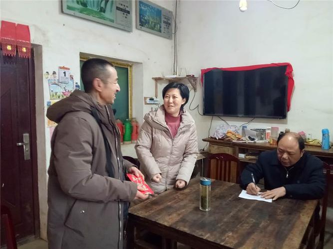 李传萍深入徐桥镇桥西村走访慰问贫困户 - 太湖文明网
