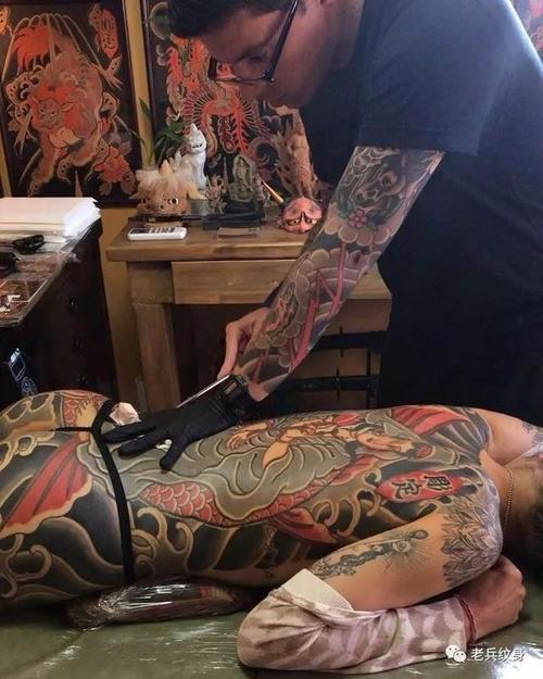 日本人称纹身为 "入墨"