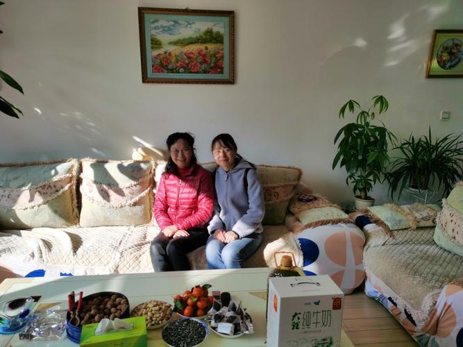 新春走访慰问 情暖退休教师 ——下关四中正阳校区学校领导及工会委员