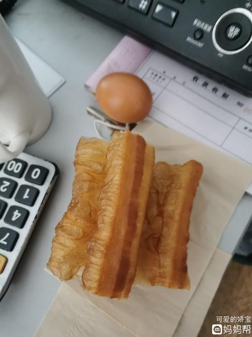 一碗稀饭,一个鸡蛋,一根油条,早饭解决