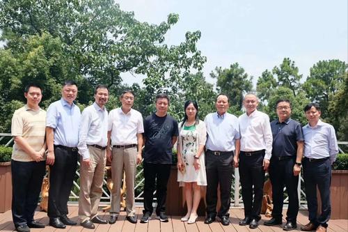 抱团归珈,建设武汉回报母校盛世乐居与公牛集团达成战略合作协议