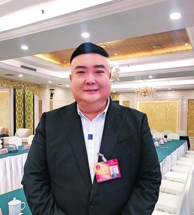 "80后"网红将浚县泥塑玩"活"了 省人大代表范军点赞