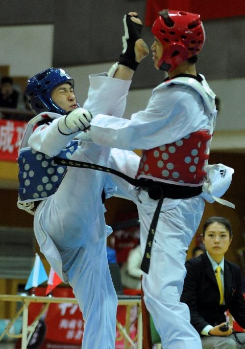 图文:全国跆拳道锦标赛 李志华下劈凶狠