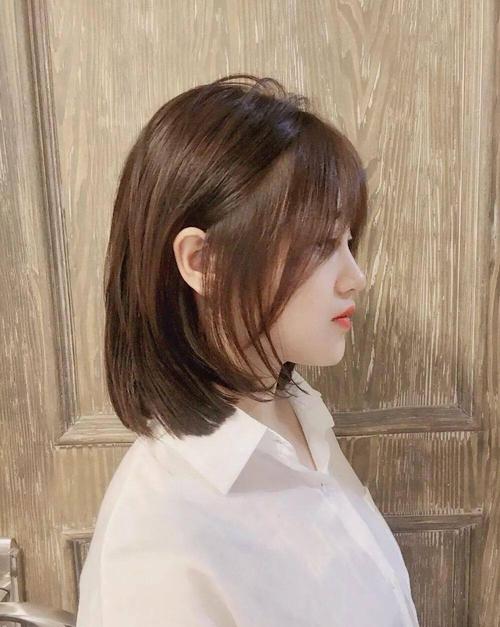 2020年超火的"剪碎了修颜中长发"_发型