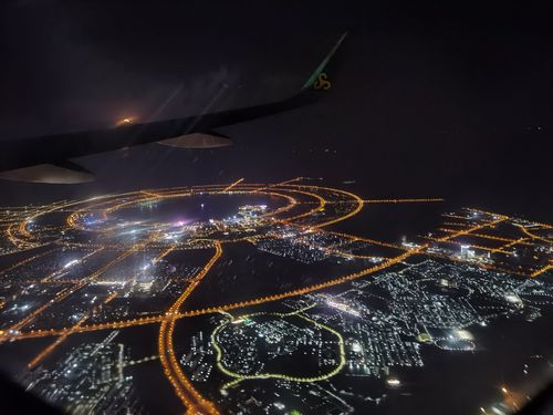 从飞机上看上海的夜景.