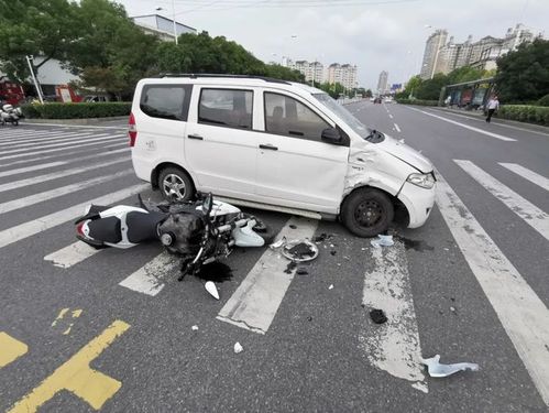 交通事故|头盔|摩托车|驾驶员