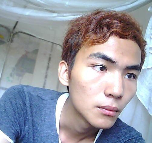 我是自然卷,头发要怎么搞好看.特别是前面卷的厉害.