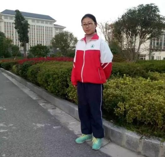 【上冈大事件】昨天傍晚,鞭炮齐鸣,全城祝贺上冈高级中学邓蔚佳同学摘