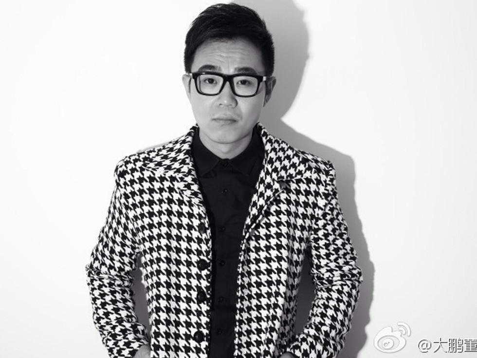 中国内地男导演,演员,主持人董成鹏(图片来源:新浪微博"大鹏董成鹏"
