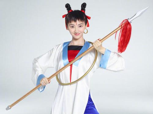 景甜变身哪吒勇斗金刚 这造型也是够拼的