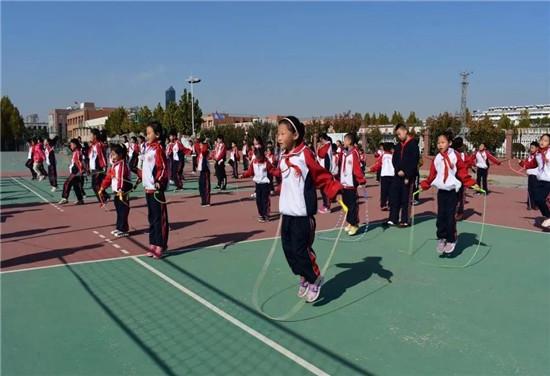 做阳光少年展运动风采寒亭区杨家埠小学举行体质健康测试运动会