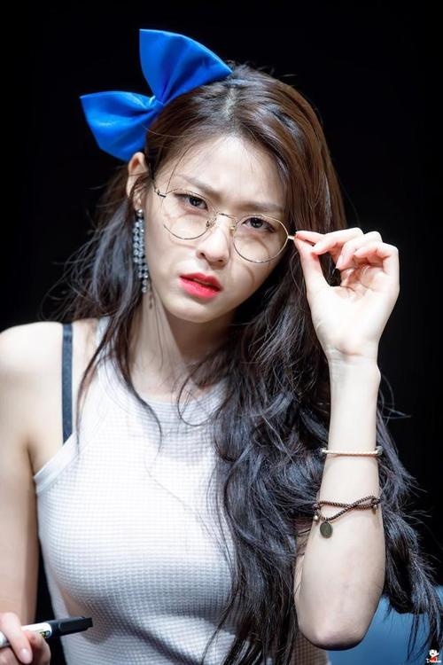 美女鉴赏韩国女星金雪炫手机壁纸
