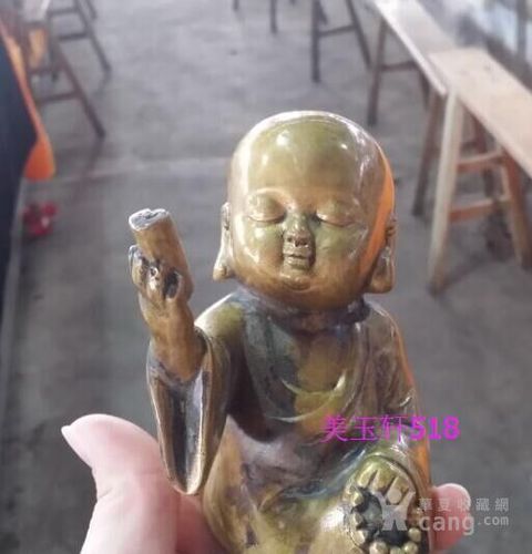 一个老黄和尚摆件