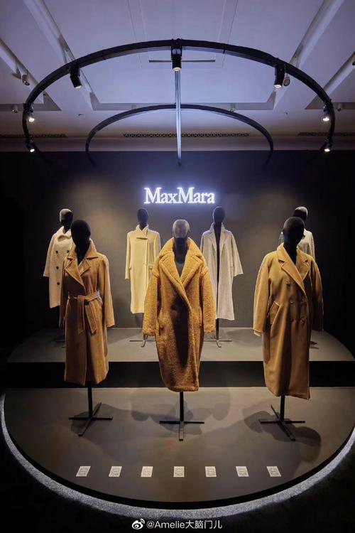 在降温的上海被暖到01(包也很喜欢了  97去看了maxmara 70周年的