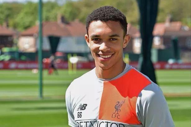 亚历山大-阿诺德,以杰拉德为偶像,开启自己的足球生涯